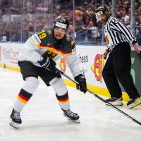 Colin Ukbekile von Team Deutschland führt den Puck während des Spiels zwischen den USA und Deutschland am 11.05.2024 in Ostrava, Tschechien. (Foto von Moritz Eden / City-Press GmbH Bildagentur)