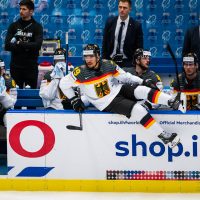 Colin Ukbekile von Team Deutschland betritt das Eis während des Spiels zwischen den USA und Deutschland am 11.05.2024 in Ostrava, Tschechien. (Foto von Moritz Eden / City-Press GmbH Bildagentur)